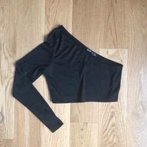 Boohoo one sleeve crop top